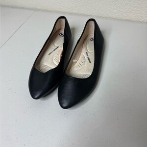 Black Women's Flats